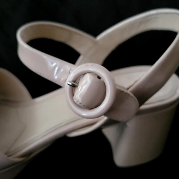Authentic Prada Platform Sandals Chunky Heels Beige Patent Leather 38.5 US 8.5 - Picture 3 of 8